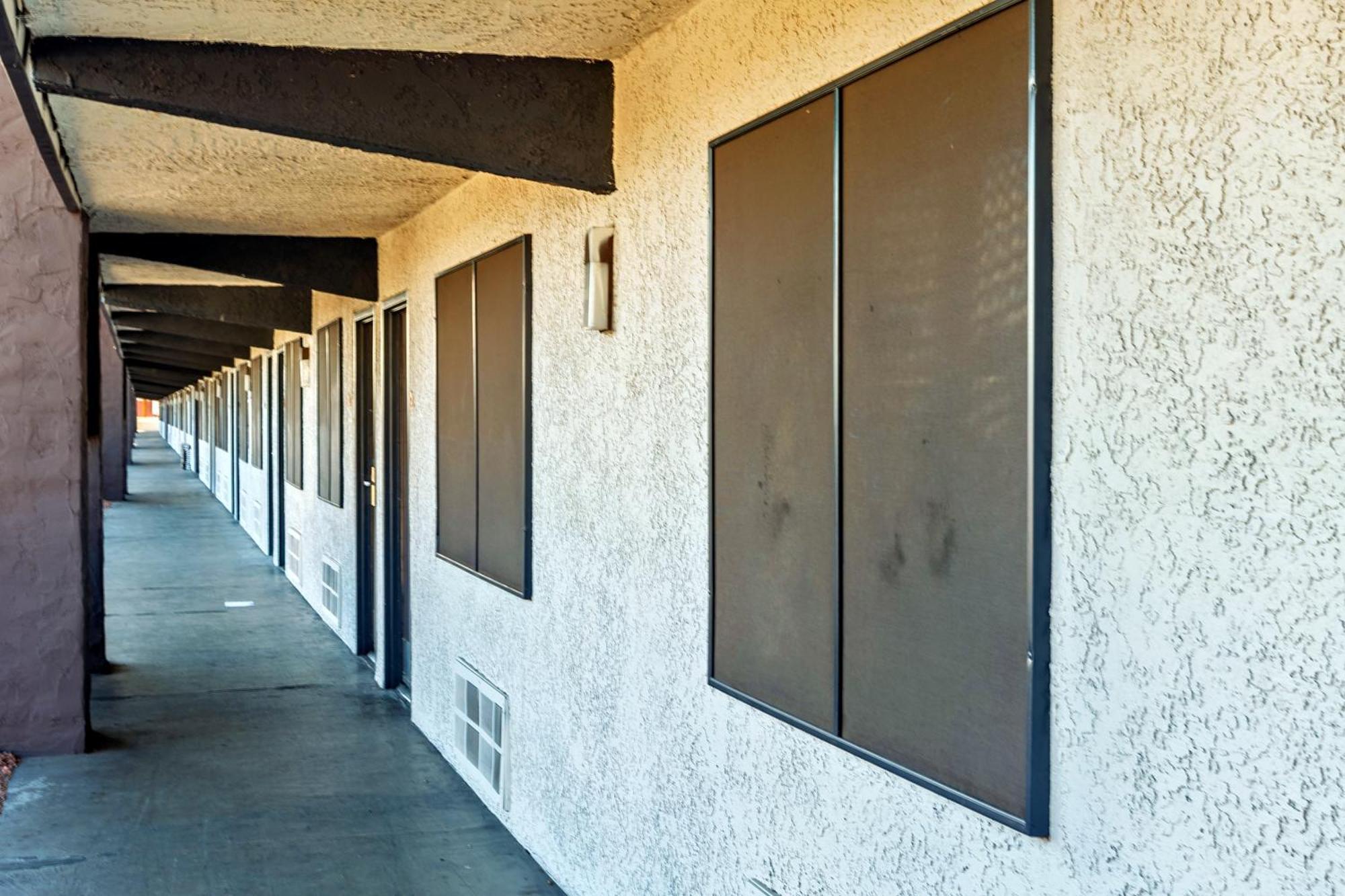 Quality Inn & Suites Lake Havasu City Exterior photo