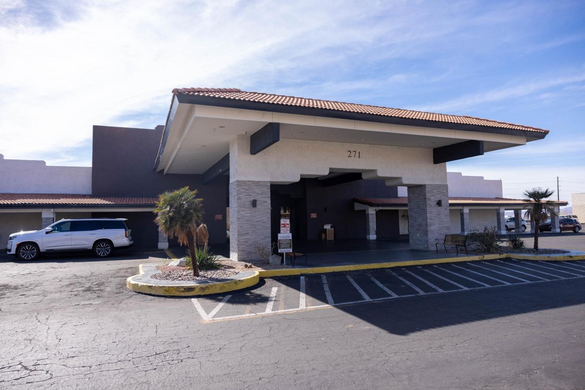 Quality Inn & Suites Lake Havasu City Exterior photo