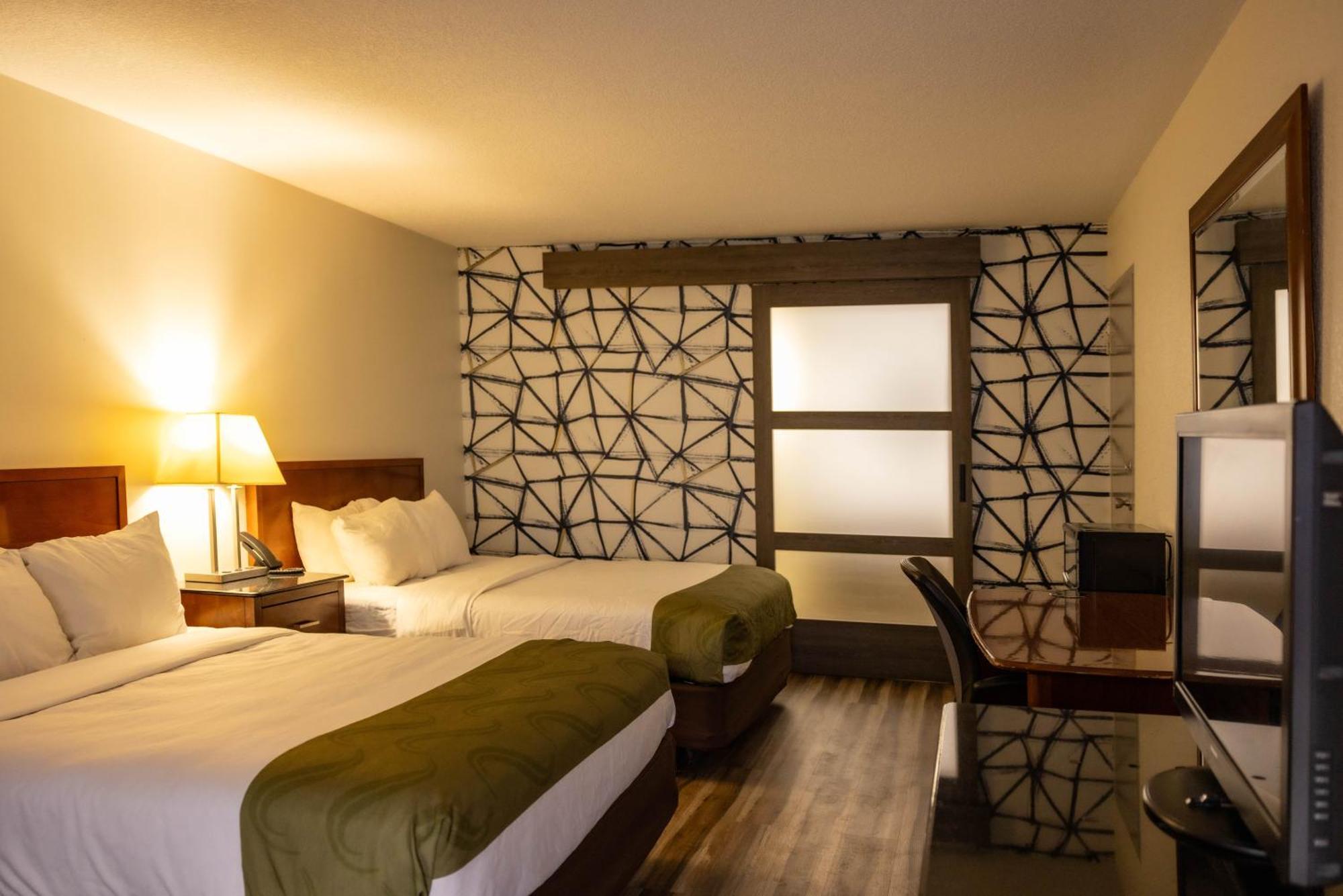 Quality Inn & Suites Lake Havasu City Exterior photo
