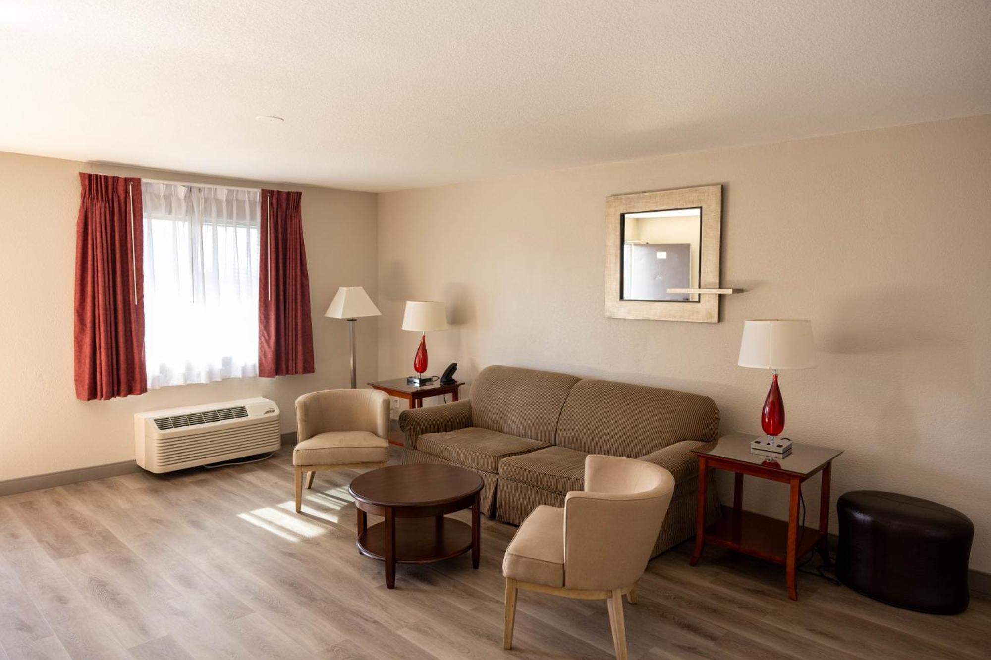 Quality Inn & Suites Lake Havasu City Exterior photo