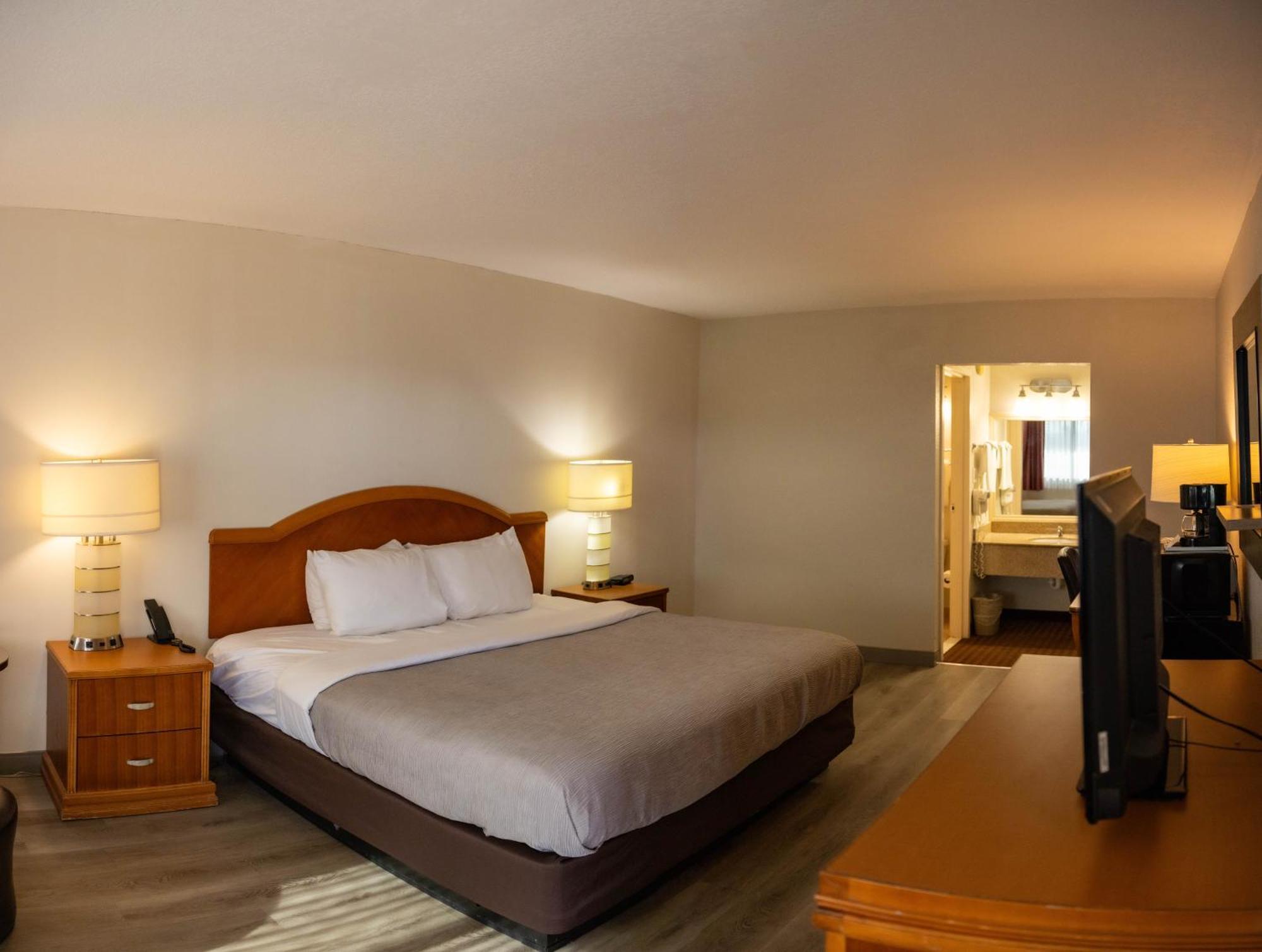 Quality Inn & Suites Lake Havasu City Exterior photo