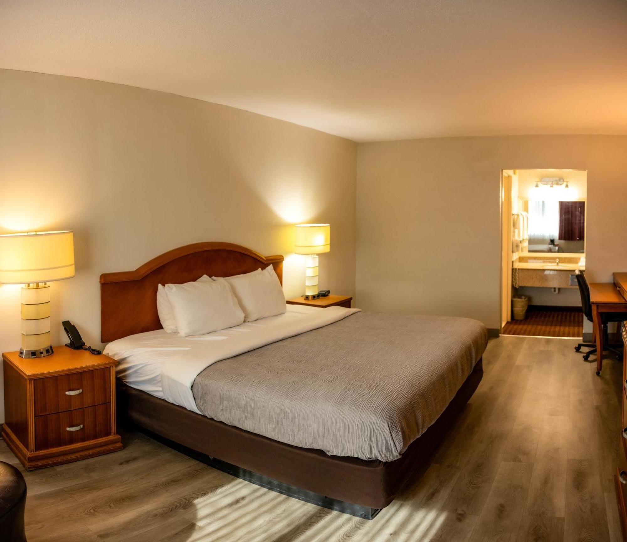 Quality Inn & Suites Lake Havasu City Exterior photo