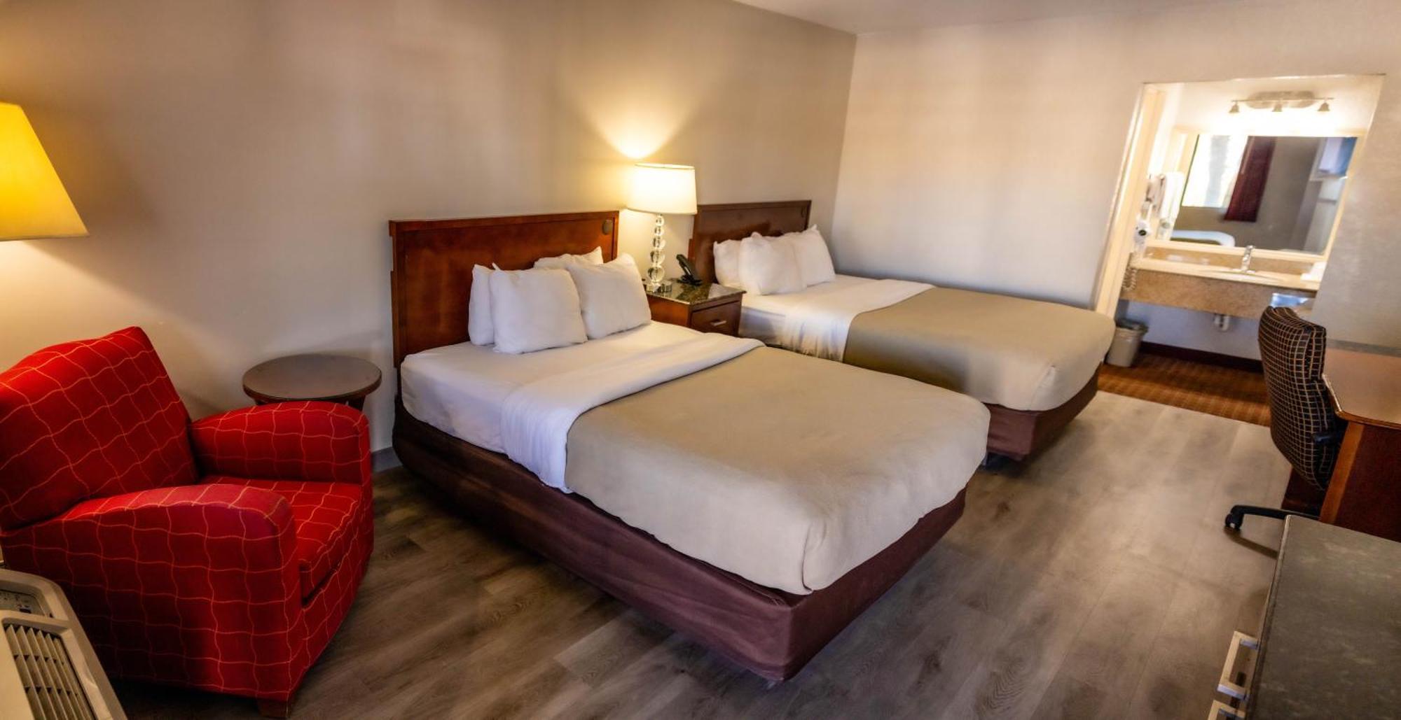Quality Inn & Suites Lake Havasu City Exterior photo
