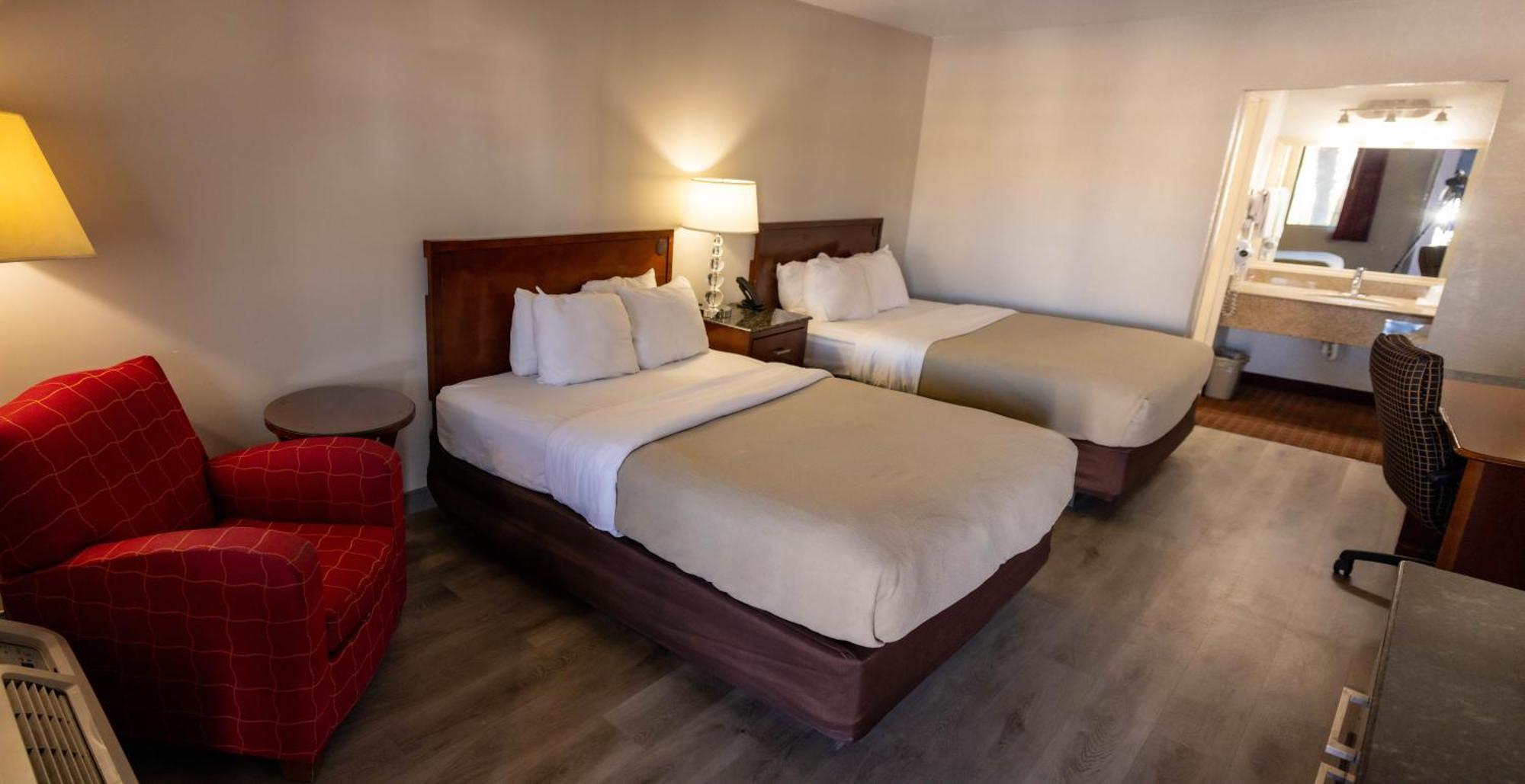 Quality Inn & Suites Lake Havasu City Exterior photo