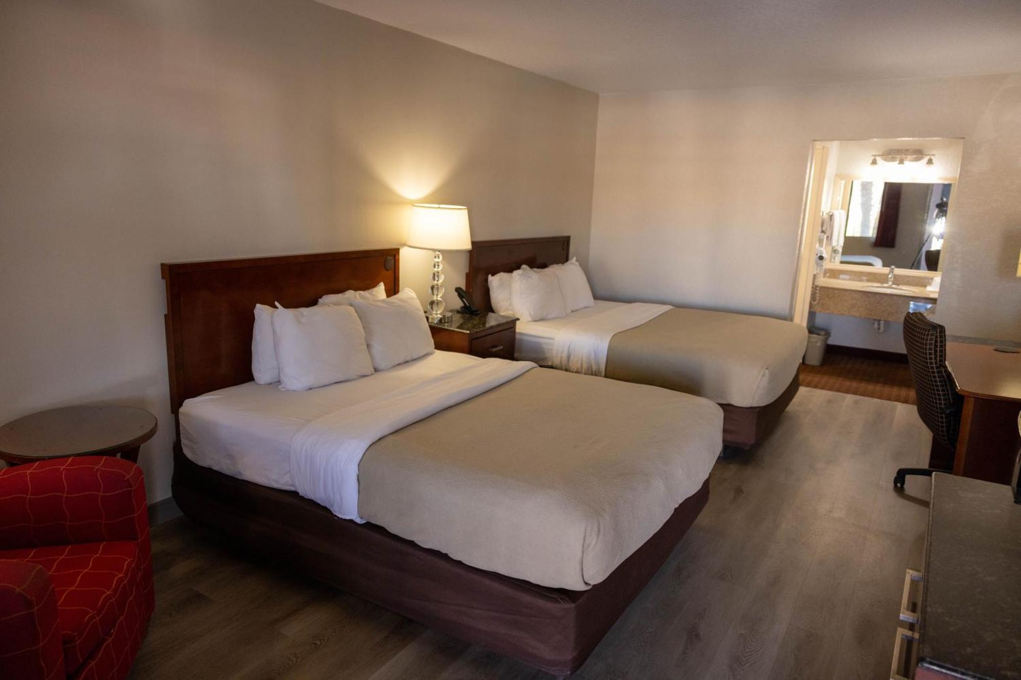 Quality Inn & Suites Lake Havasu City Exterior photo