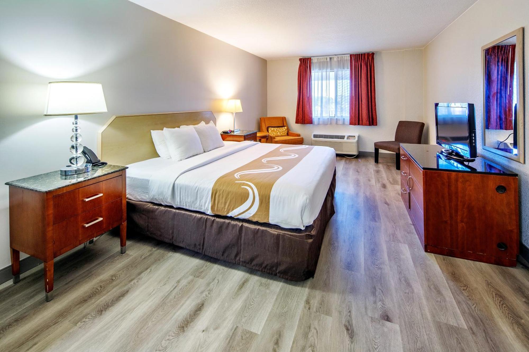 Quality Inn & Suites Lake Havasu City Exterior photo