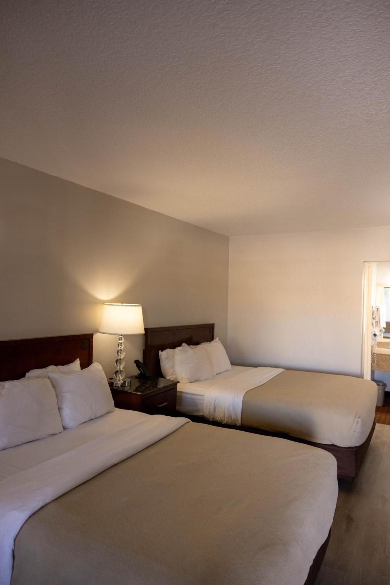 Quality Inn & Suites Lake Havasu City Exterior photo
