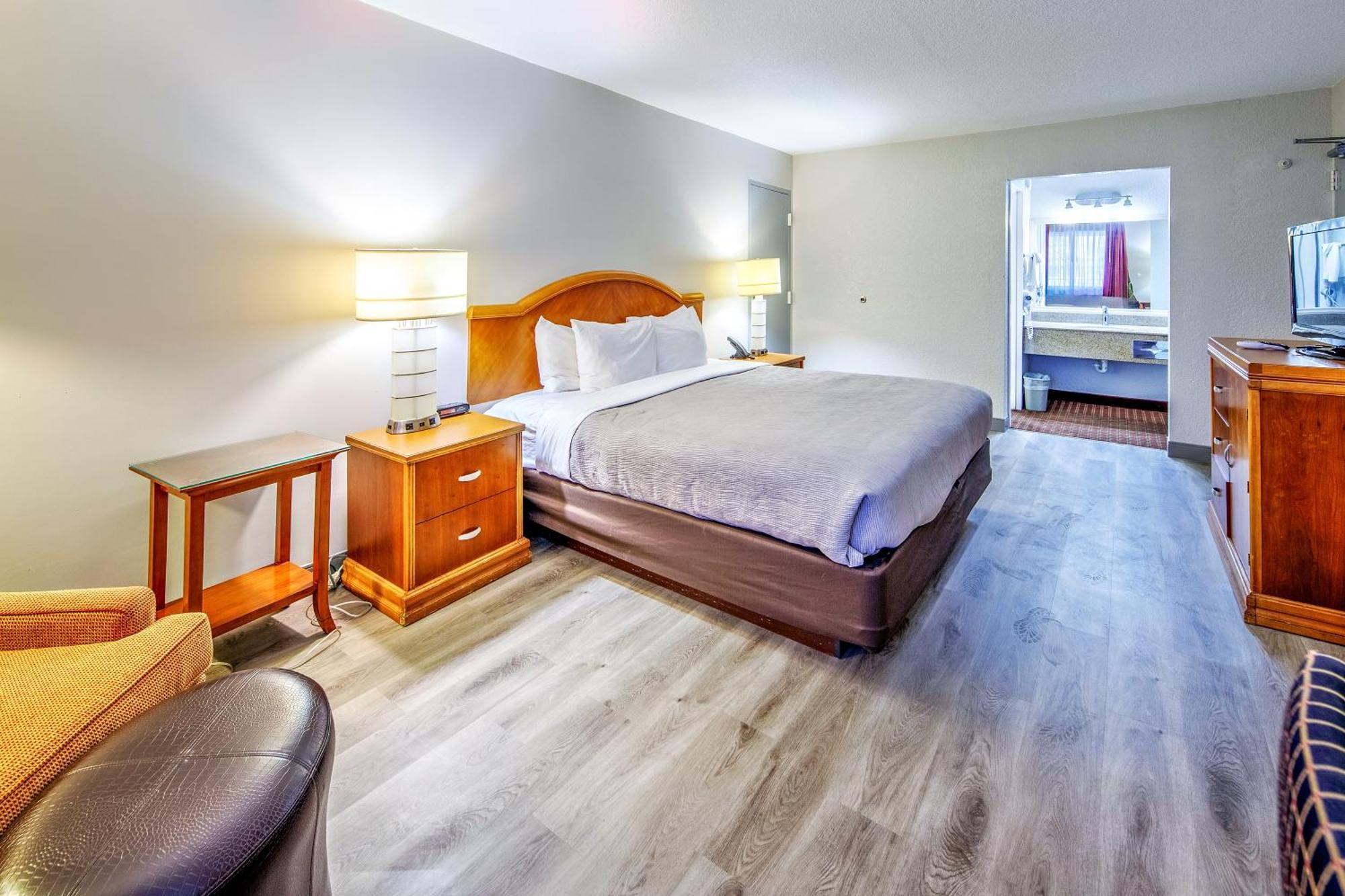 Quality Inn & Suites Lake Havasu City Exterior photo
