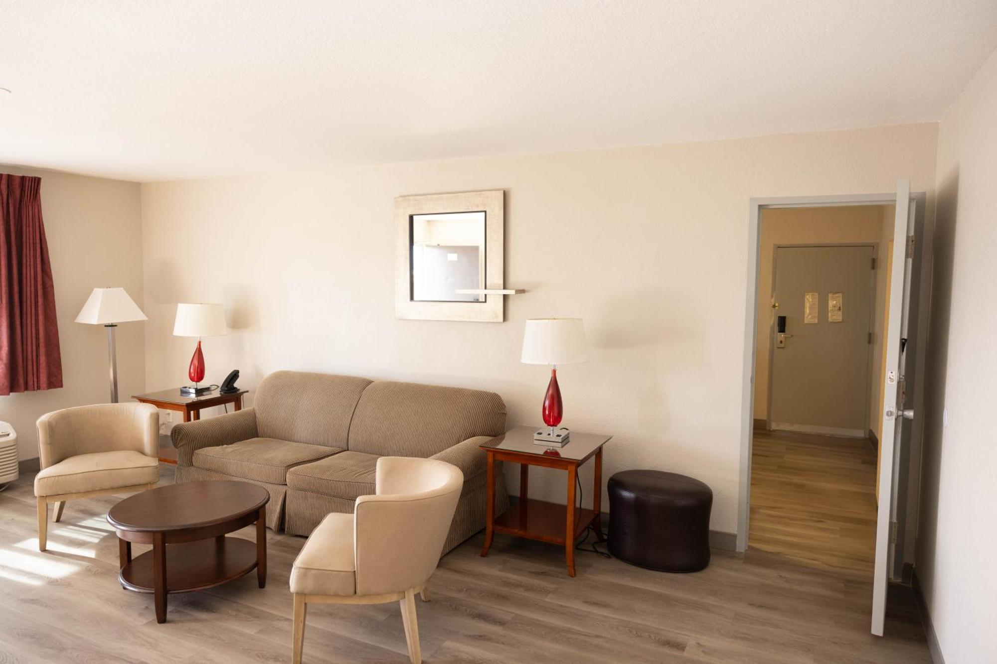 Quality Inn & Suites Lake Havasu City Exterior photo