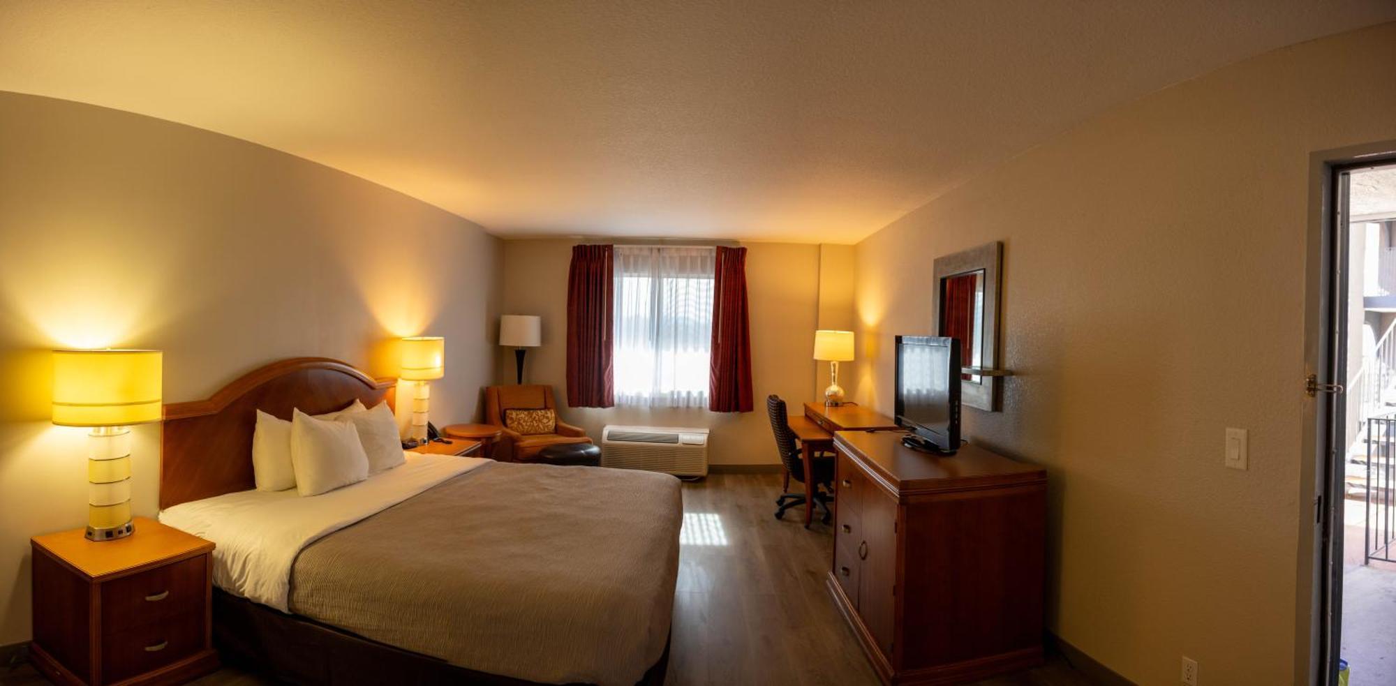 Quality Inn & Suites Lake Havasu City Exterior photo