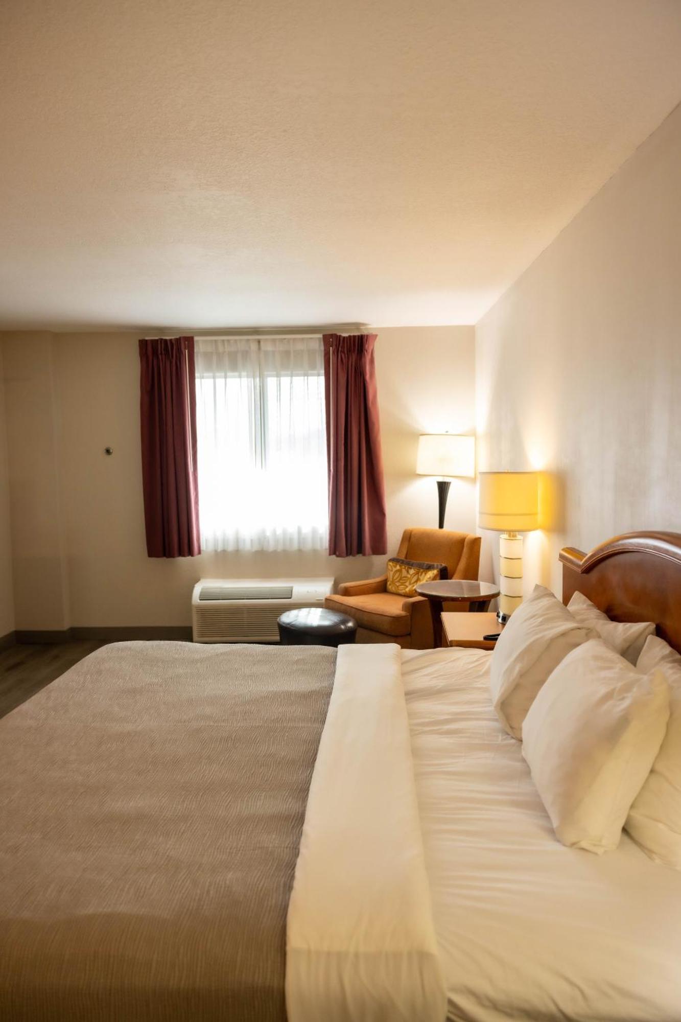 Quality Inn & Suites Lake Havasu City Exterior photo